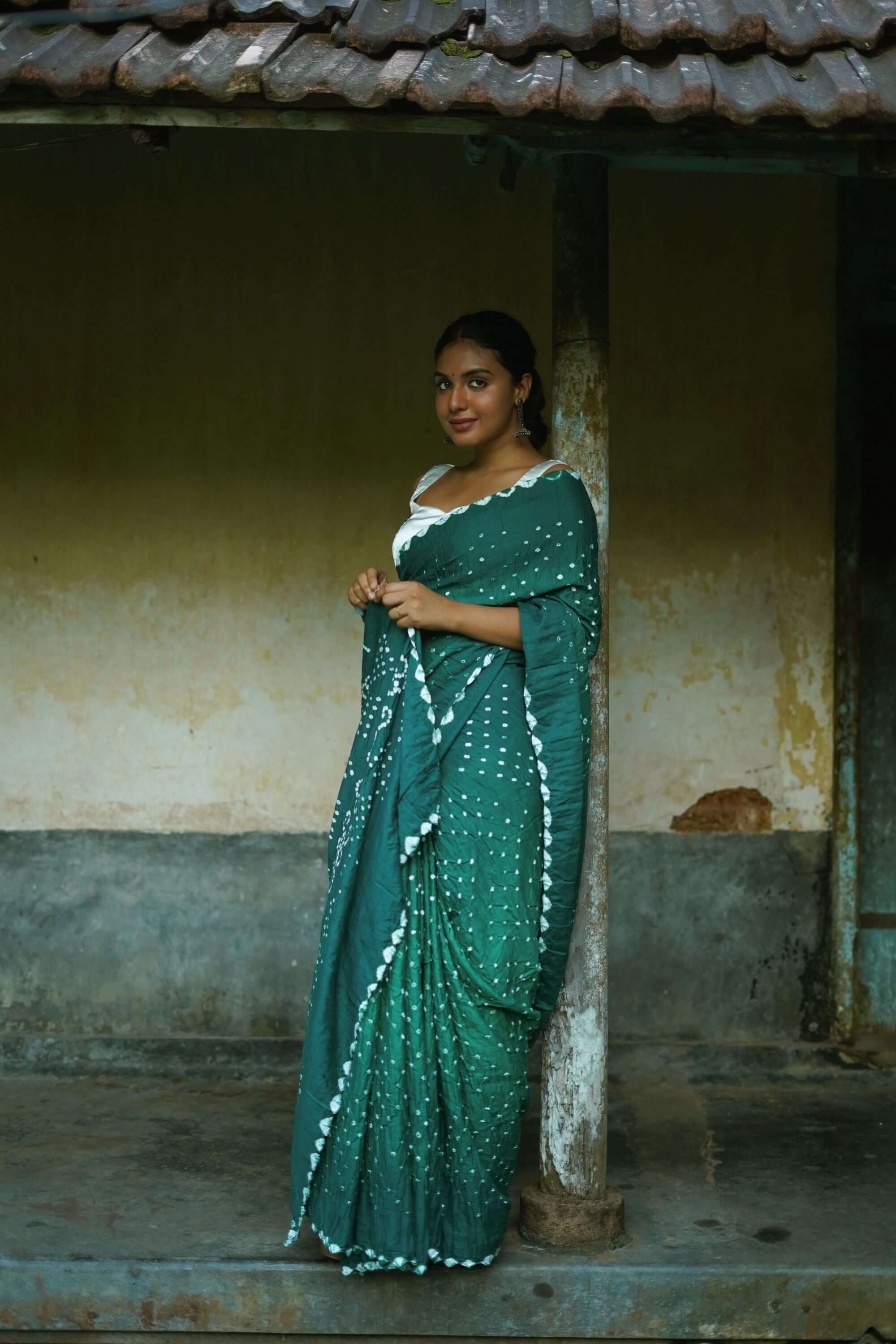 Boond - Bandhani green shaded Bandhani cotton saree