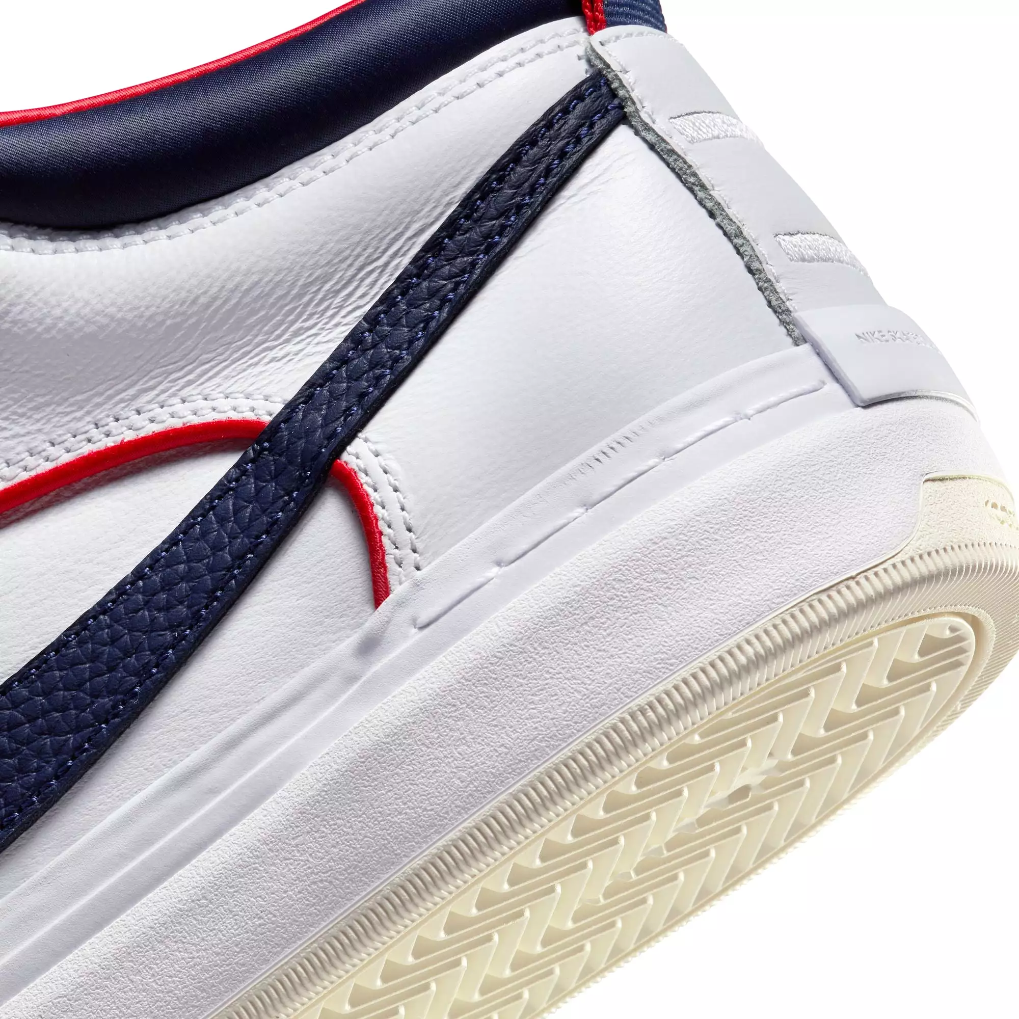 LEO REACT PREMIUM WHITE / MIDNIGHT NAVY / UNIVERSITY RED