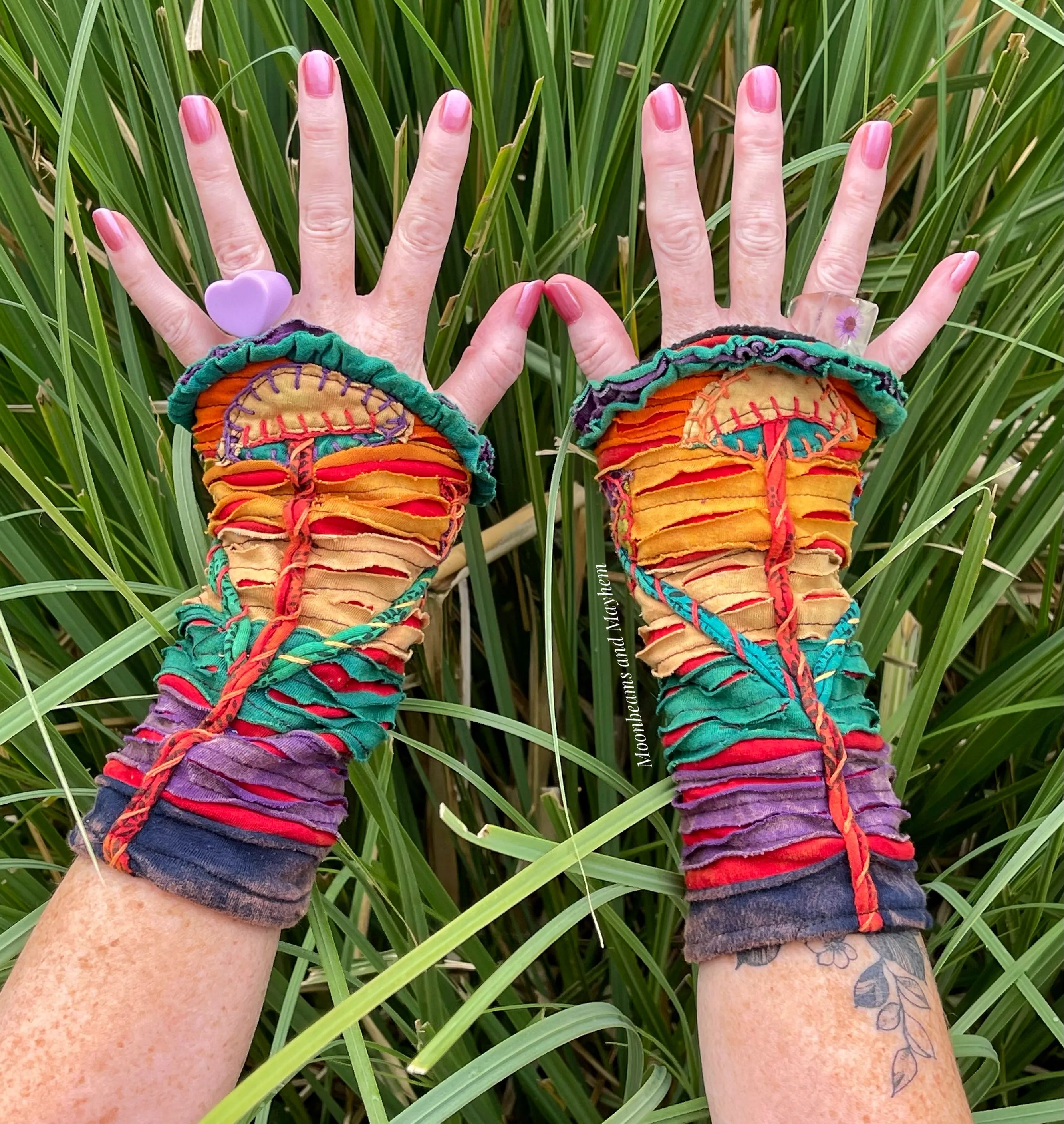 MUSHROOM SUNSET WRISTLETS / GLOVES