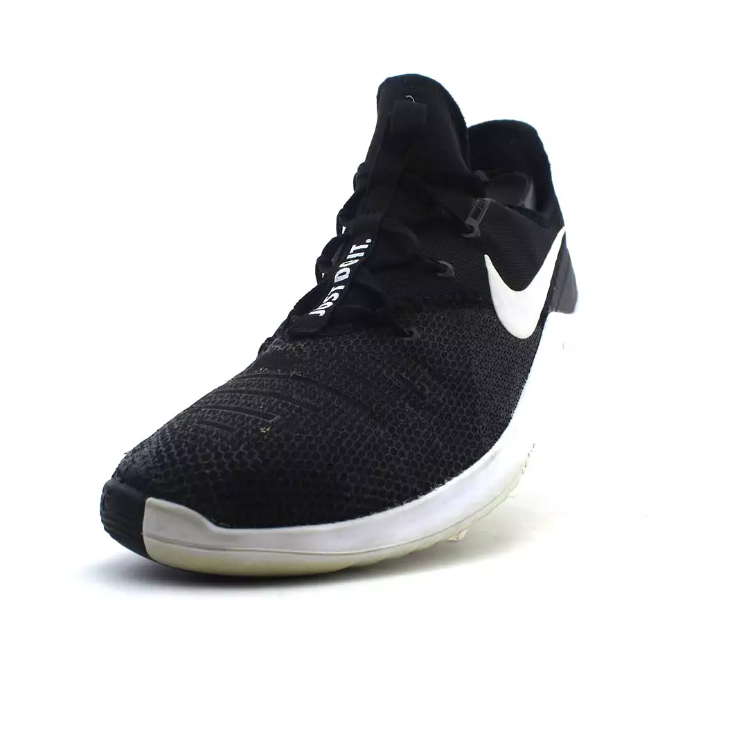 NIKE FREE TR 8