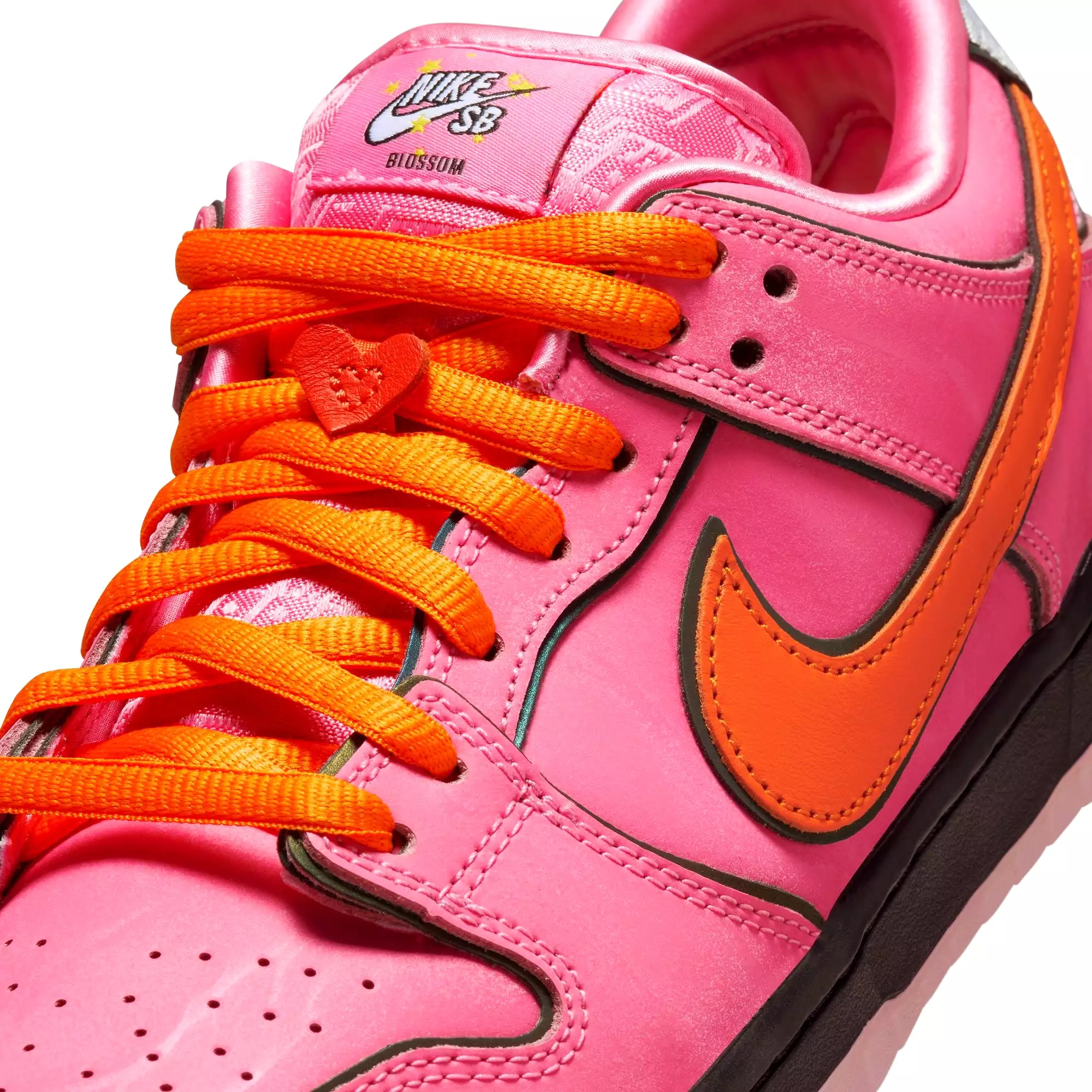 SB DUNK LOW THE POWERPUFF GIRLS BLOSSOM